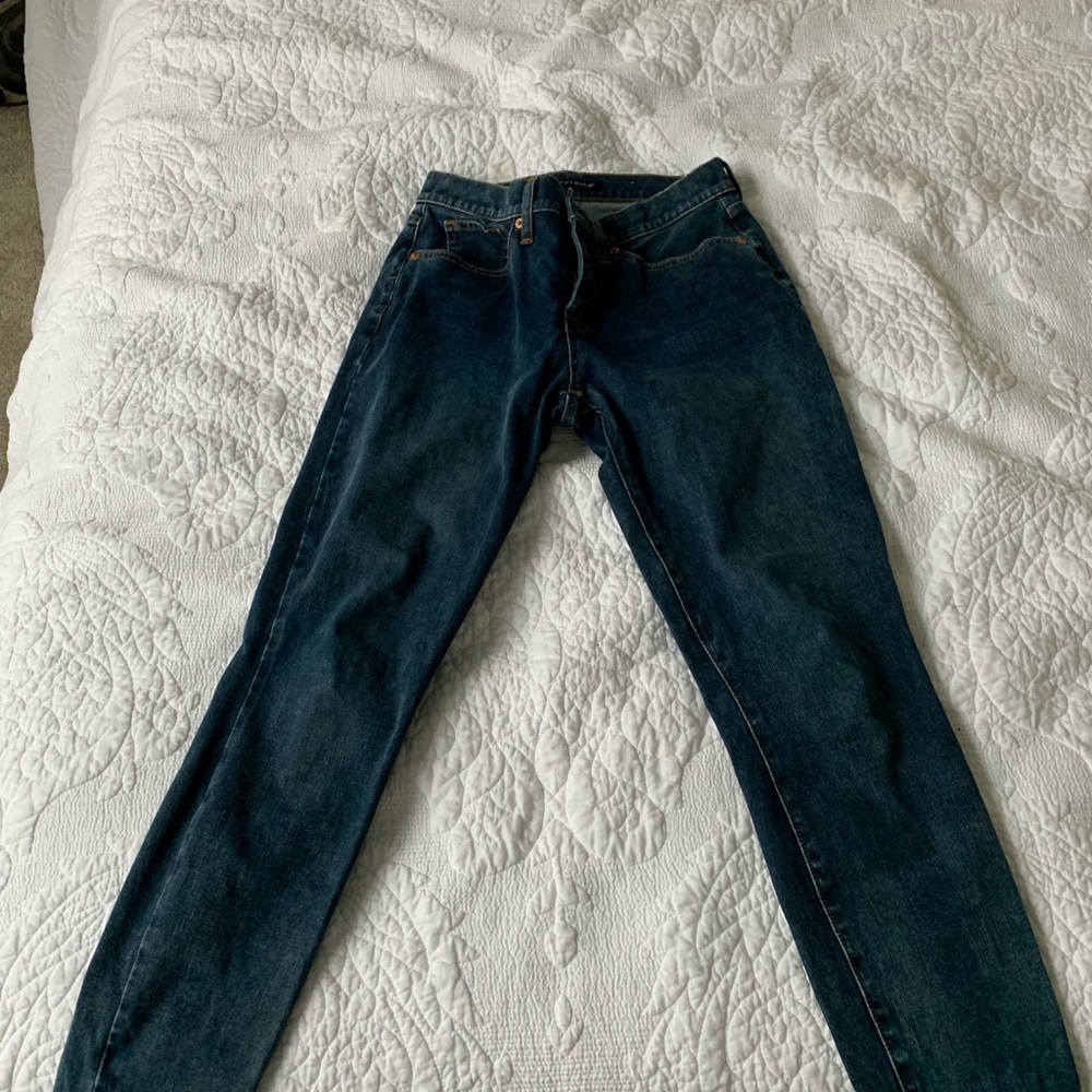 Lucky brand mid rise blue jeans size 6/28
